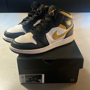 Jordan 1 Mids - White Pollen Black Sneakers with box size 5.5 big boys